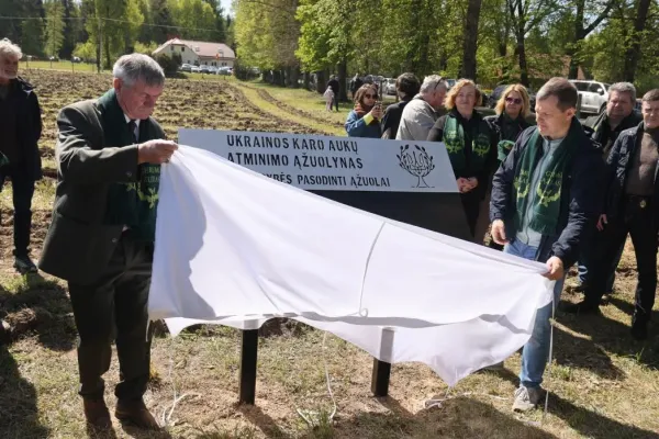 Ąžuolų giria – Lietuvos ir Ukrainos vienybei nuotrauka