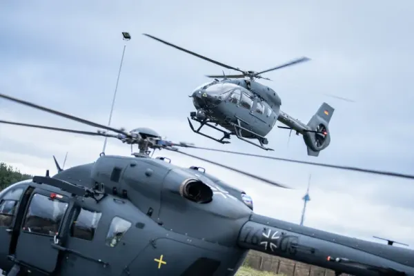 Informuojame dėl karinių sraigtasparnių skrydžių žemame aukštyje nuotrauka